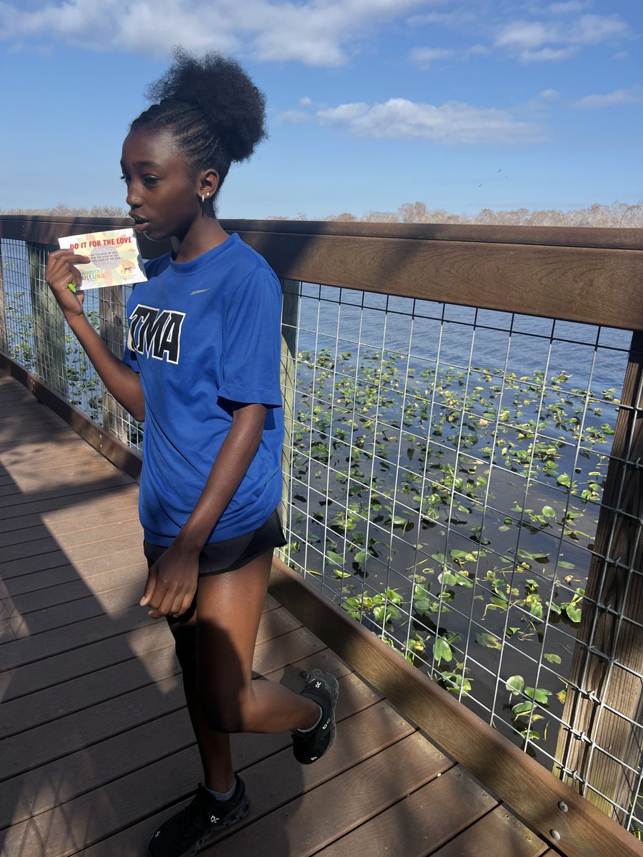 ZamiyahBrown29's tweet photo. After an incredible day at the track on last Friday. I spent Saturday morning doing a hike for my active recovery day. I was able to enjoy nature, be in a calm state, and most importantly reflect on my track season. 

#ActiveRecovery #tracklife #StudentAthlete #NatureHike https://t.co/GNL8rHGeFe