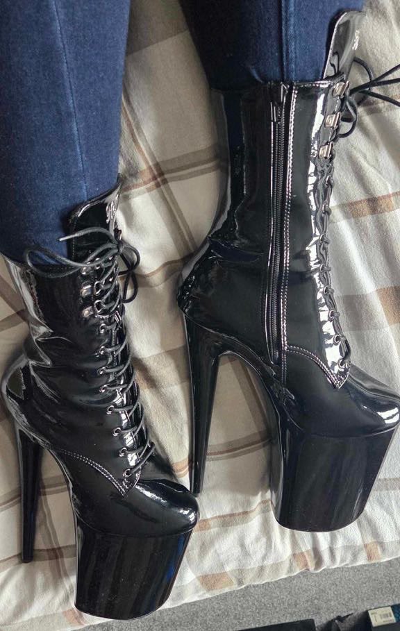ClaronTaylor's tweet photo. #Goddess #Mistress #Submissive #Paypig #Slave #Latextime https://t.co/5uAJttssjL
