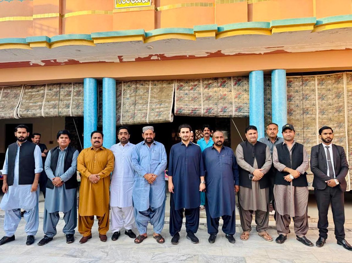 شکارپور / جنو: چیف سردار جاگن خان بھیو نے سکندر خان بھٹو سے ان کی والدہ کے انتقال پر تعزیت کی۔ 

چیف سردار جاگن خان بھیو نے مرحومہ کے ایصال ثواب کے لیئے دعا کی۔

اللہ پاک مرحومہ کو جنت الفردوس میں اعلی' مقام عطا فرمائے اور لواحقین کو صبر جمیل عطا فرمائے، آمین۔