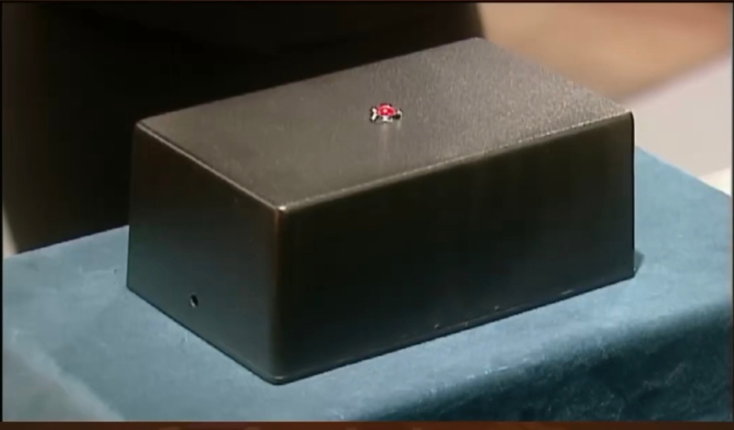 PeterWMurphy1's tweet photo. If one of Angus Taylor's staffers brought him this object and told him it was the internet, I think there's a chance Angus Taylor would not only believe them but send a thank you note to Malcolm Turnbull for being allowed to borrow it. #auspol #TheITcrowd https://t.co/XDWNLycWVl