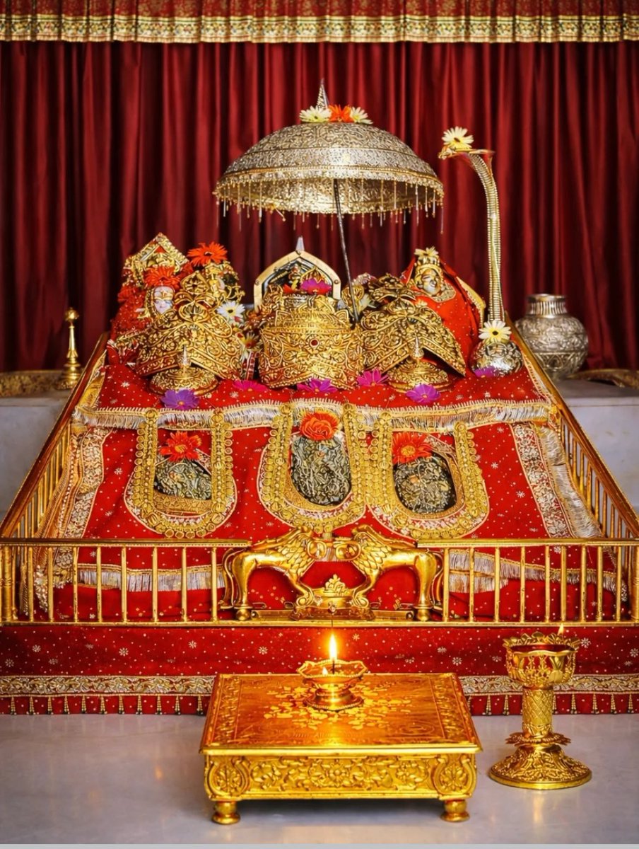 DharamjDubey11's tweet photo. ब्रह्ममुहुर्त में दर्शन माता वैष्णो देवी मां का आशीर्वाद पूरे ब्रह्मांड में सर्वप्रिय है जो भक्तों का कल्याण करती है जयकारा जय वैष्णो माता दी https://t.co/9clZ1KKSRD