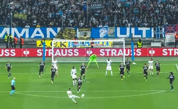 DROIT AU BUT tweet media