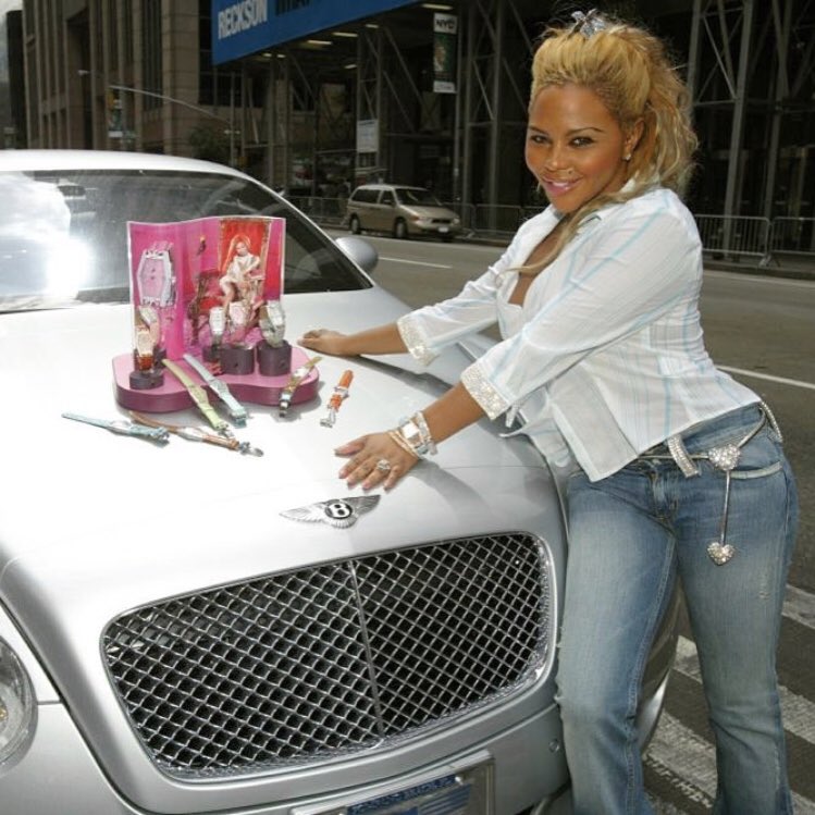 Rap divas &amp; their Bentleys. 🎀🙂‍↕️🤏🏽