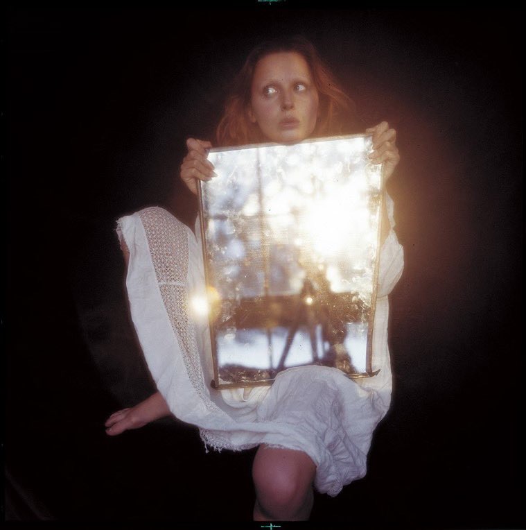 "tanrıma manifesto"

a-part.online/hafif/tanrima-…

apart'ın hafif'inde Sema Önen'den varoluşun hafifliğine dair sulusepken diyaloglar var, kimolduğunubilirsinsen ile..

📷 Nadia, 1973, Hajime Sawatari

<a href="/semaonenn/">Sema</a>