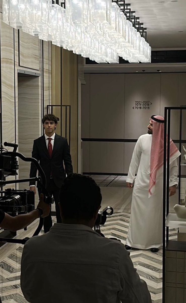 نيفيز يناظر لافضل لاعب بدوري روشن