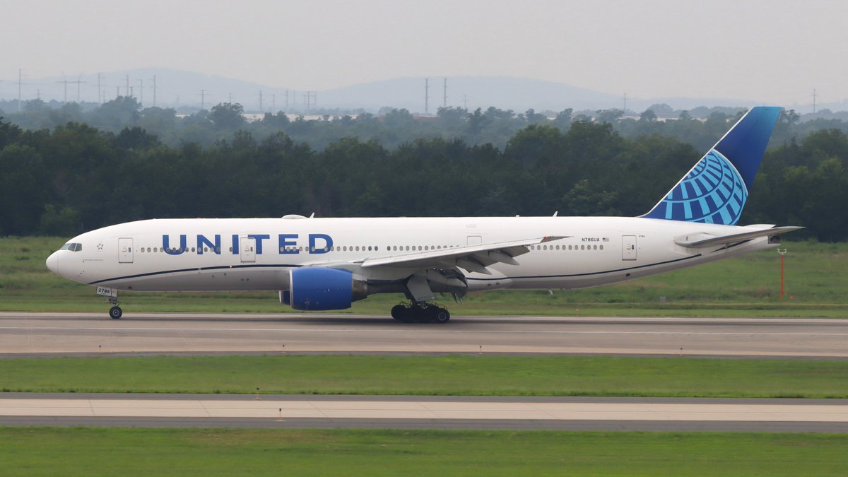 United Airlines Boeing 777-222ER (N786UA) <a href="/Dulles_Airport/">Dulles Airport (IAD)</a> after landing on runway 19 center.

#featured #planespottingbe #aviationphotography #dullesairport #Boeing777 #Boeing #planespotter #aviationlovers