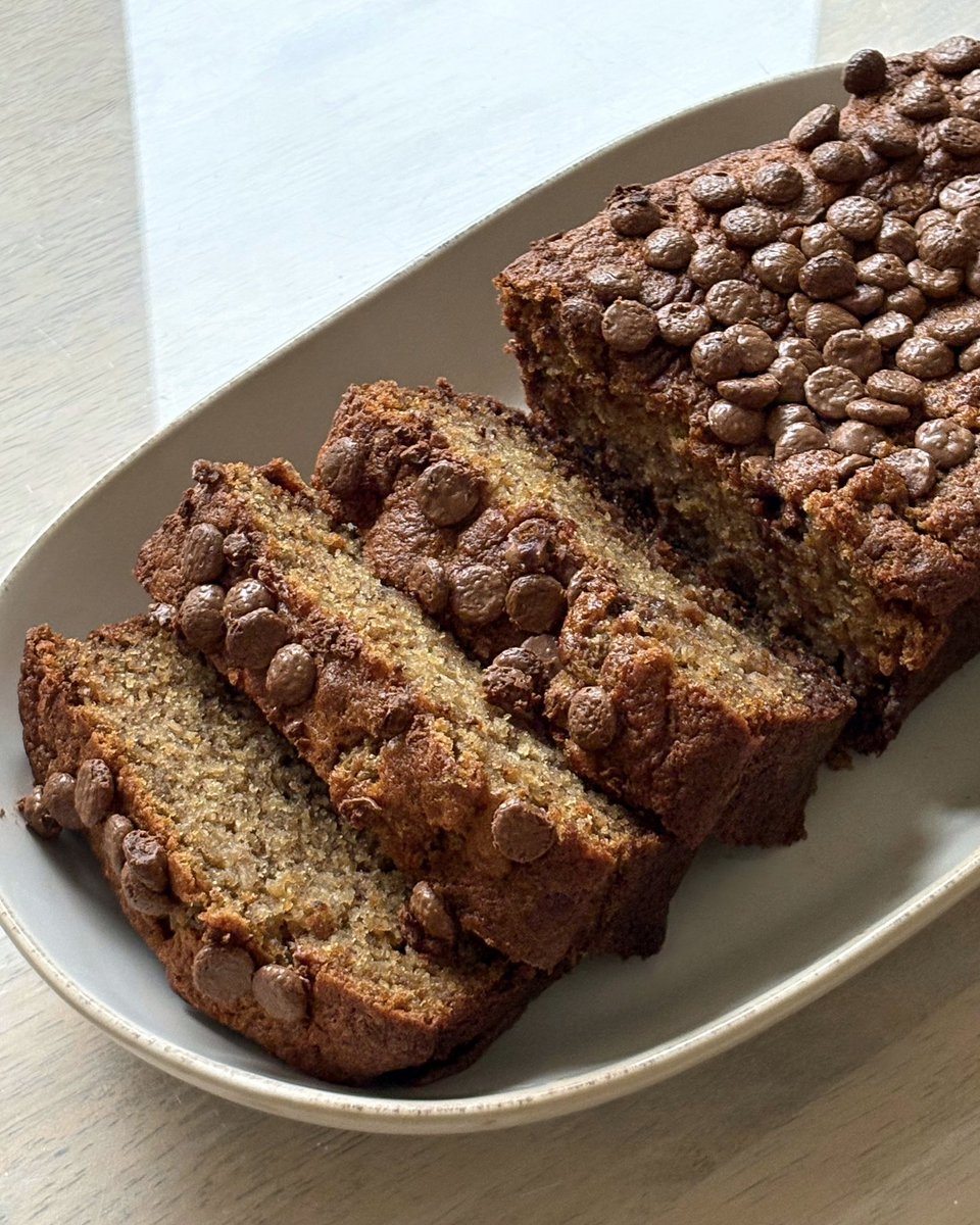 saweeeties's tweet photo. brown butter chai-spiced chocolate chunk banana loaf with greek yoghurt https://t.co/tCiFSvES4e