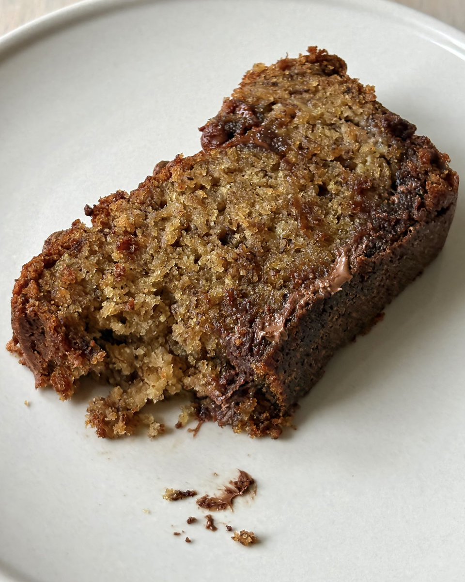 saweeeties's tweet photo. brown butter chai-spiced chocolate chunk banana loaf with greek yoghurt https://t.co/tCiFSvES4e