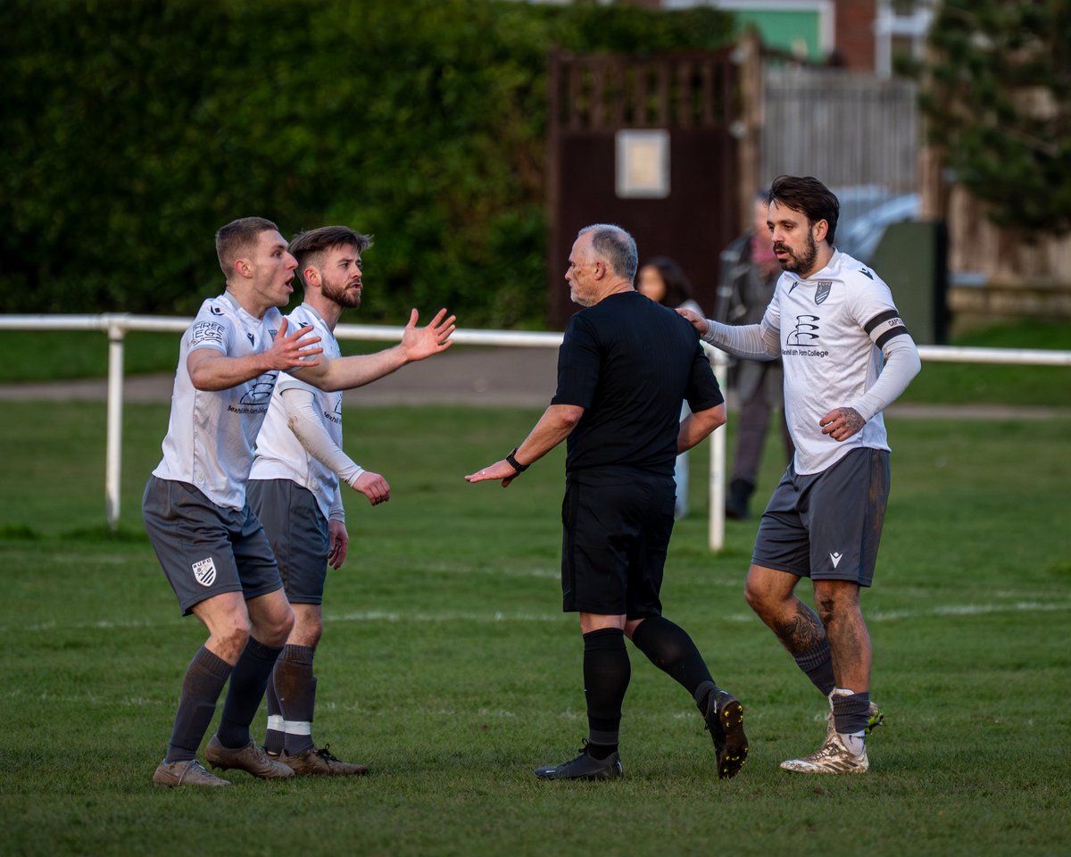 amymarshallcreative tweet media