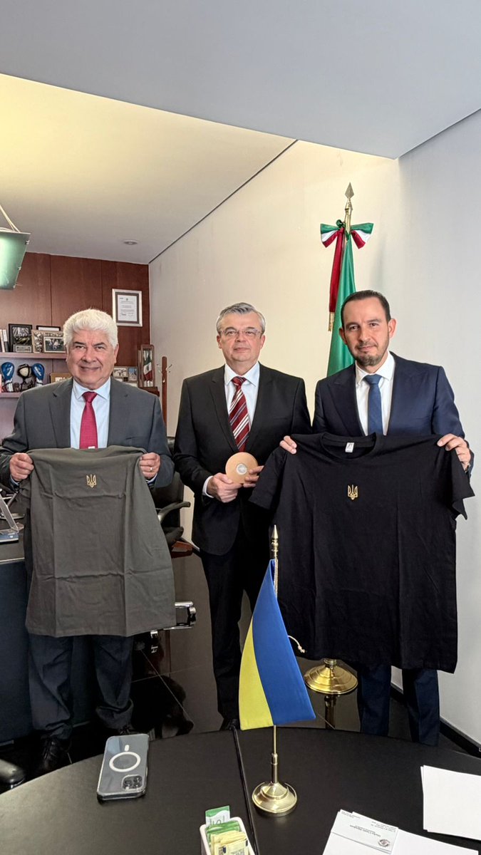 MarkoCortes's tweet image. 🇺🇦 Junto con el Sen. @PacoRamirezAcu recibimos en el @senadomexicano al Excmo. Sr. Serhii Pohorieltsev, Embajador de Ucrania en México. 

Abordamos la grave situación humanitaria que hay en este país a 4 años de la invasión y la urgencia de que se logre una paz integral y
