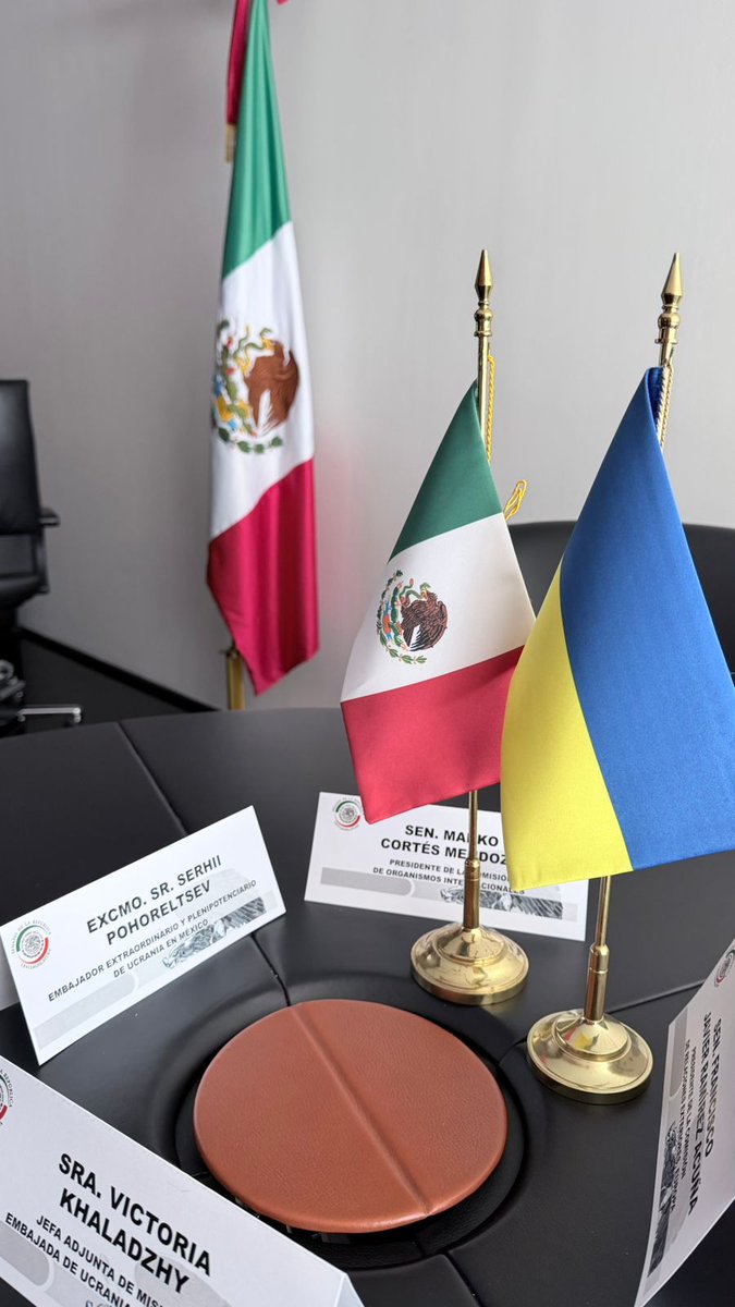 MarkoCortes's tweet image. 🇺🇦 Junto con el Sen. @PacoRamirezAcu recibimos en el @senadomexicano al Excmo. Sr. Serhii Pohorieltsev, Embajador de Ucrania en México. 

Abordamos la grave situación humanitaria que hay en este país a 4 años de la invasión y la urgencia de que se logre una paz integral y