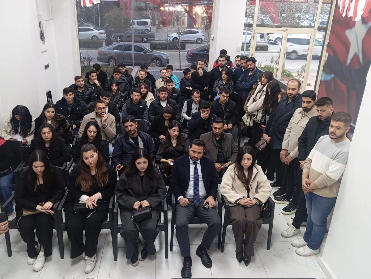 SparkDEX_Al_FND's tweet photo. Şehitkamil Gençlik Kollarımızın düzenlediği "gençler konuşacak biz dinleyeceğiz" programına katılım sağladım.
Gençlerin çok büyük sorunları var, Geleceğimizin yapı taşı olan gençlerimizin sorunlarının bir an önce çözülmesi gerekiyor. Daha iyi bir gelecek istiyorsak gençlerin sorunlarına kulak kabartmalı;
Çözümlenmesi için elimizden geleni yapmamız gerekiyor.
Gençlerin geleceğini çalanlardan mutlak hesabını soracağız.