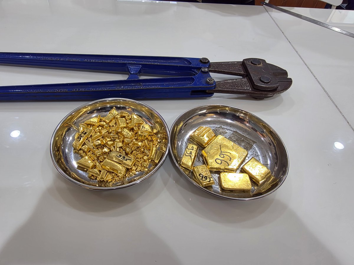 RealKeithWeiner's tweet photo. Bitcoiners: nobody pays gold as medium of exchange

This is a picture of fractions of bars remaining after customers paid in kilobars. Along with tool used to literally make change. https://t.co/YqhSGgiFbl