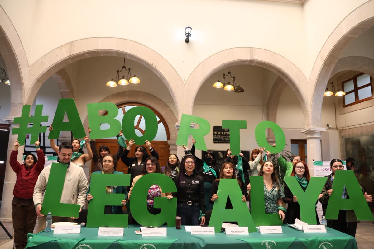 CDDMexico's tweet photo. ¡Durango, corazón del norte, será verde! 💚

Consulta el comunicado completo aquí: https://t.co/bl9oPk9Gdg 

#AbortoLegalDurango

@GIRE_mx @ddesermx @equidadmx @ilsb_ac @mujercelta 

Fotos: Jaime Canales https://t.co/U16tMxhWvI