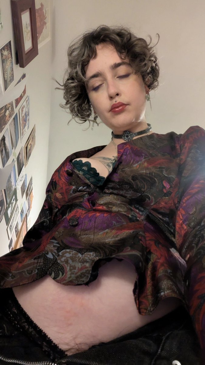 onyks666's tweet photo. U like me looking down on you huh? https://t.co/mFLzHJkzah