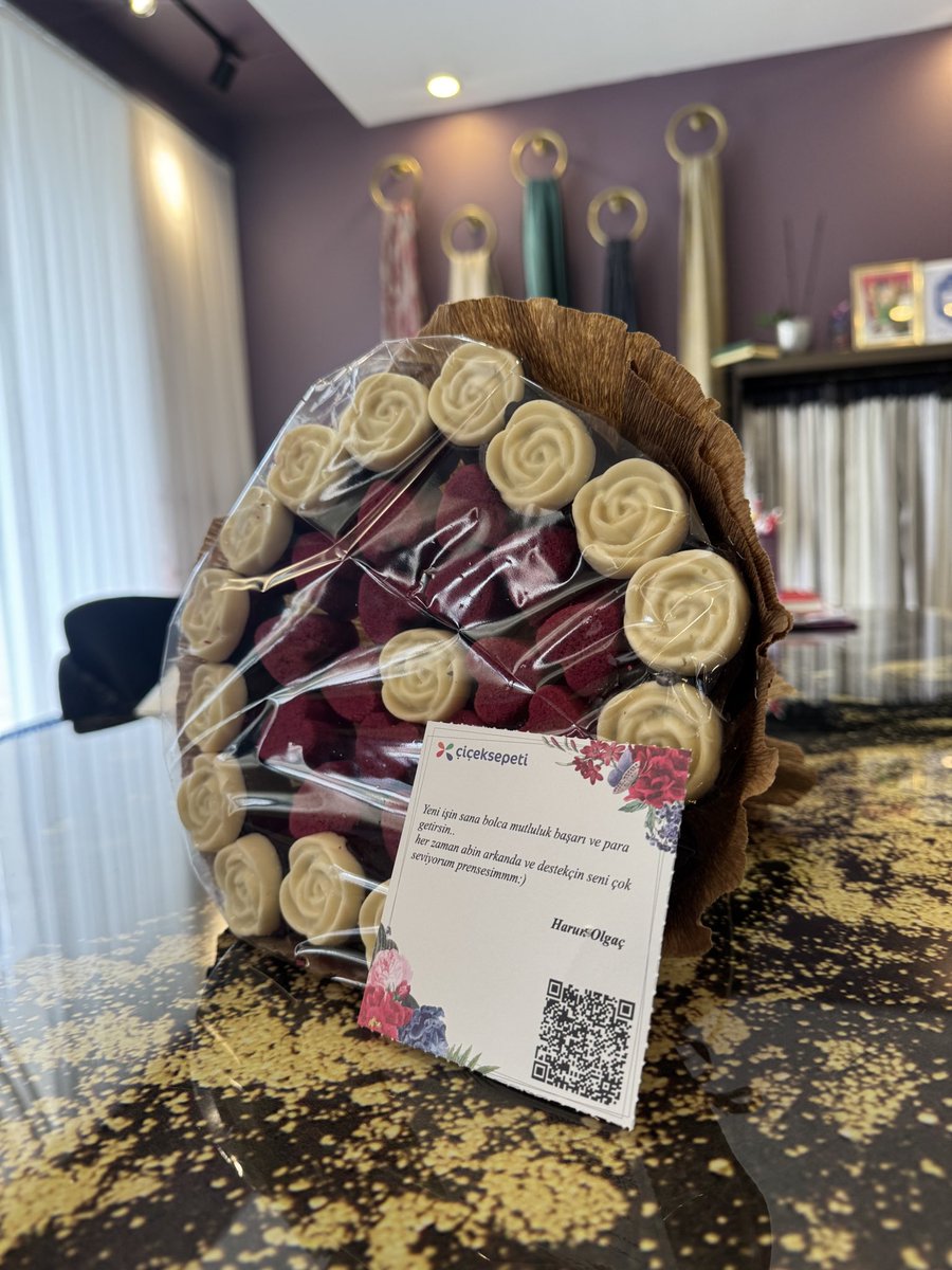 Bir abin varsa eğer kimse seni yıkamaz.
Sırtın yere gelmez.
Dara düştüğünde ona koşar gidersin.
Baba olur dost olur arkadaş olur.
En iyi sırdaş olur..🥹🤍🫶🏻