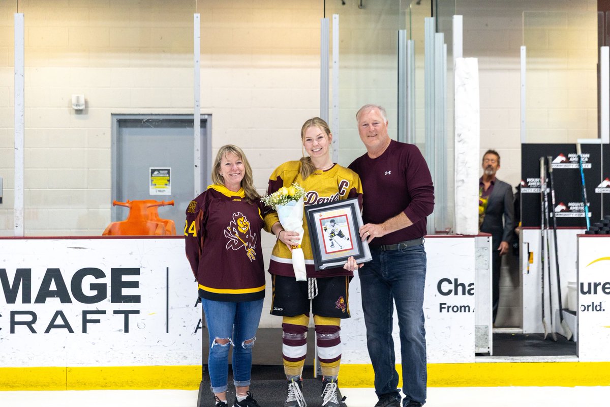 WomensHockeyASU's tweet photo. Looking back at Saturday evening where we celebrated our class of 2026 graduates 😈

Congratulations to #12 Evie Olson, #18 Jess Dorovenis, #24 Sam Murphy, and #30 Quinn Eatinger!

#LeaveALegacy https://t.co/lYCAwoV6CQ
