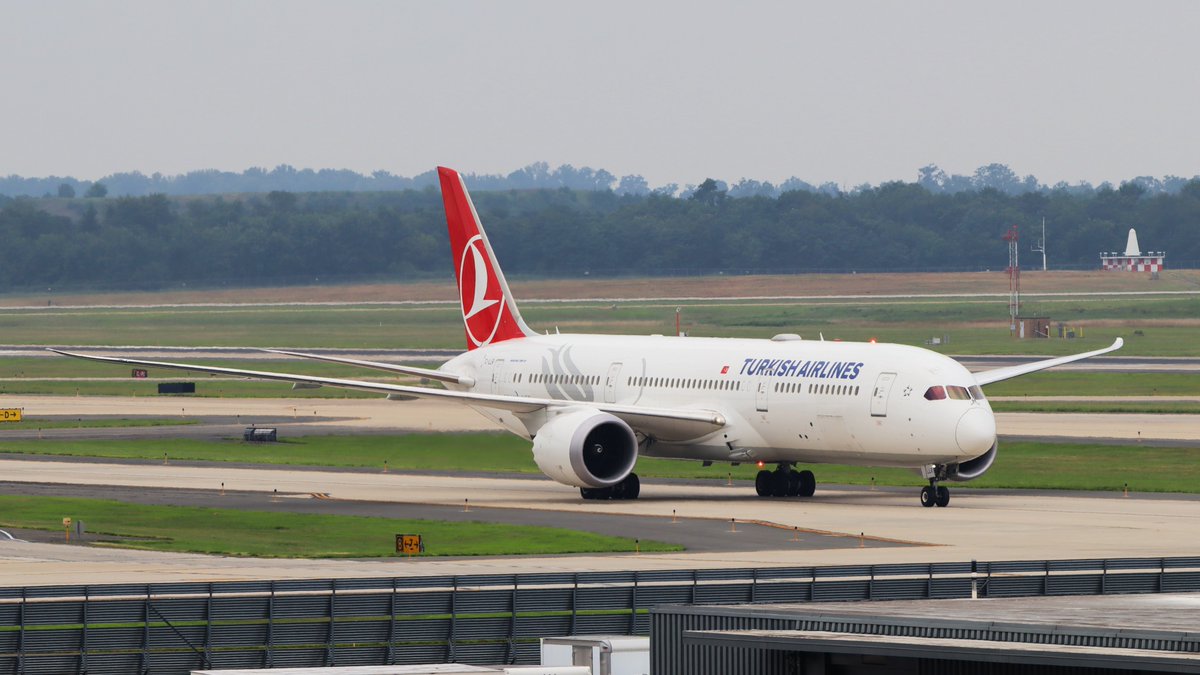 Turkish Airlines Boeing 787-9 Dreamliner (TC-LLR) on rollout runway 19 center and taxi <a href="/Dulles_Airport/">Dulles Airport (IAD)</a>  .

#featured #planespottingbe #dullesairport #turkishairlines #Boeing787 #Boeing #planespotter #aviationphotography #aviationlovers