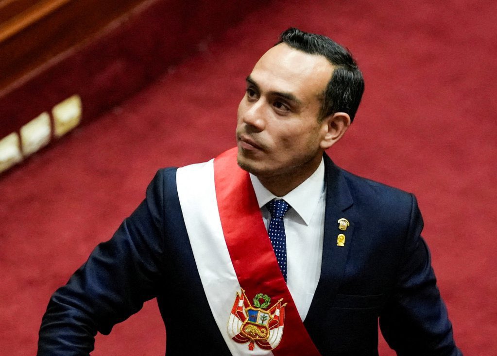 AlertaNews24's tweet image. 🇵🇪 | URGENTE: EL CONGRESO DE PERÚ DECIDE CENSURAR A JOSÉ JERÍ EN EL CARGO DE PRESIDENTE Y EL MANDATARIO DEBE ABANDONAR INMEDIATAMENTE PALACIO DE GOBIERNO.