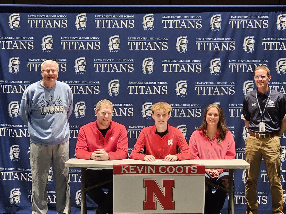 Lewis Central Boys XC tweet media