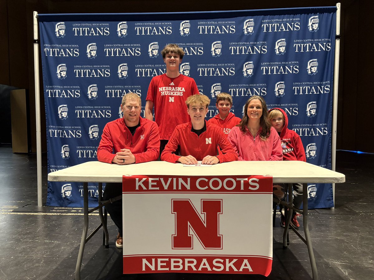 Lewis Central Boys XC tweet media