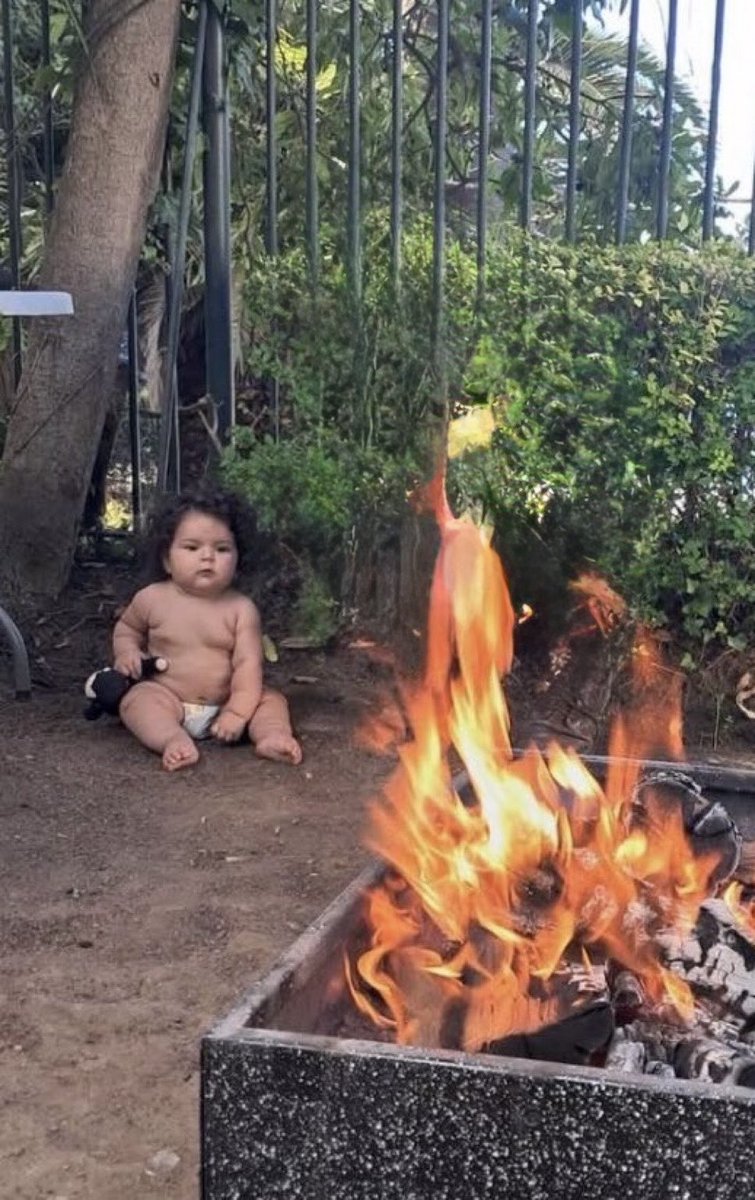 Niña abandonada  en un campamento.. 
<a href="/GabrielBoric/">Gabriel Boric Font</a>