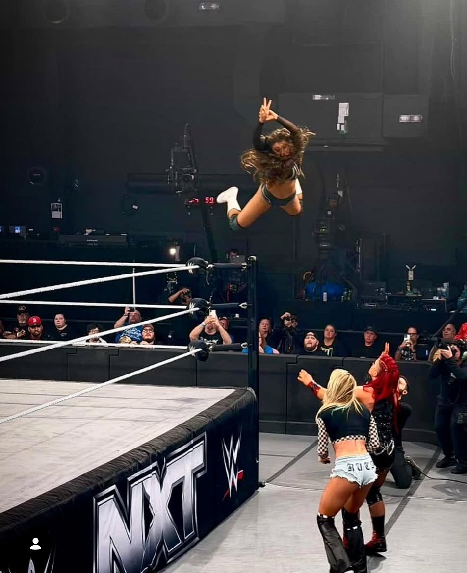 Z A R I A H tweet media