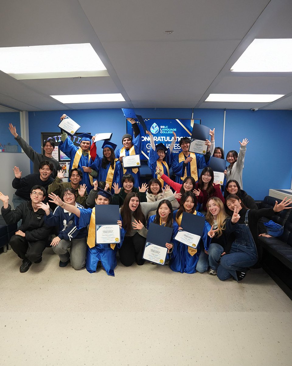 Congratulations to our Howe Campus graduates! 🎓✨
We are so proud of the hard work you’ve put in and the amazing memories we’ve shared together. It has been a privilege to be part of your journey here in Vancouver. 🌏💙 
#SSLC #HoweCampus #Graduation #Vancouver #StudyEnglish