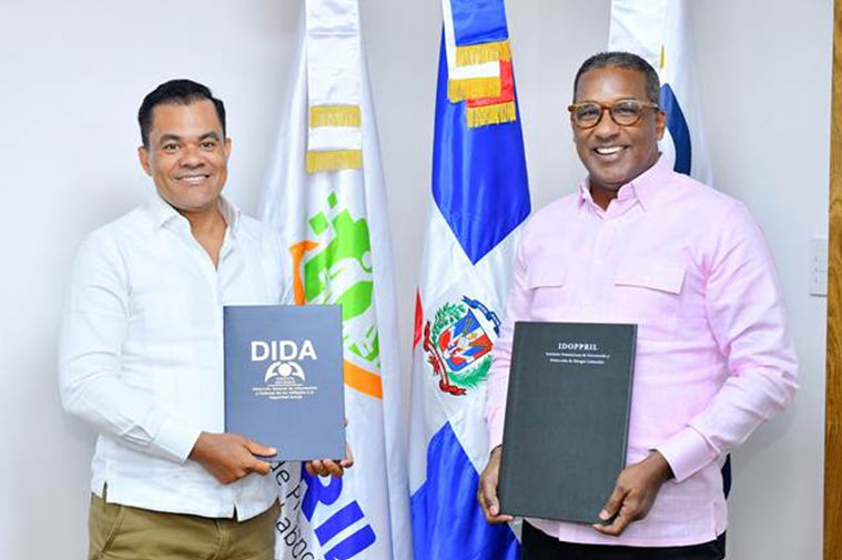 InvertixRD's tweet photo. #RD @DIDA_RDo e @IDOPPRILRD firman acuerdo para fortalecer derechos de los trabajadores y la eficiencia del SDSS
https://t.co/gUDJHmBtZV
#seguridadsocial #DIDA #RepúblicaDominicana #IDOPPRIL https://t.co/kihX35XeOG