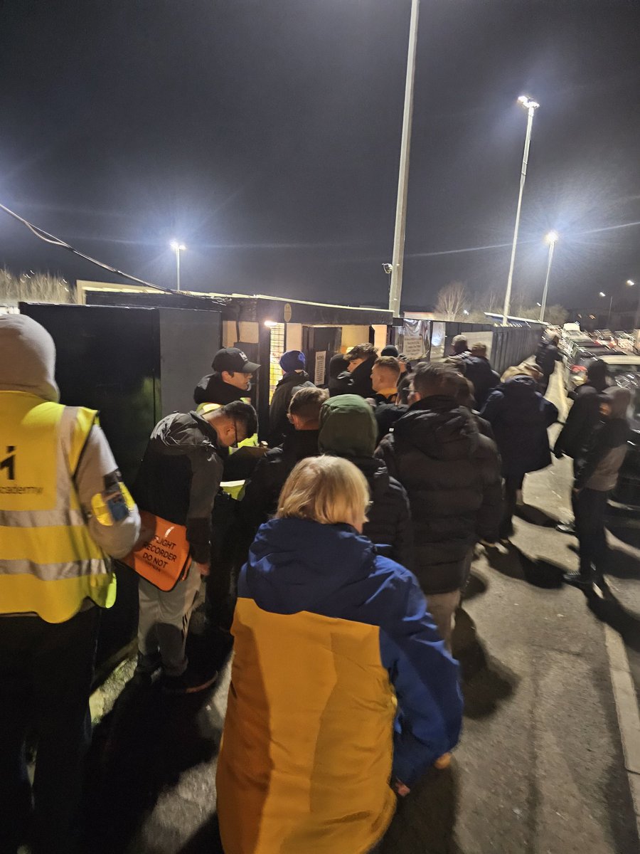1StopPlumbing's tweet photo. Big queue at glossop north end!!! https://t.co/6RSKt6DcpM