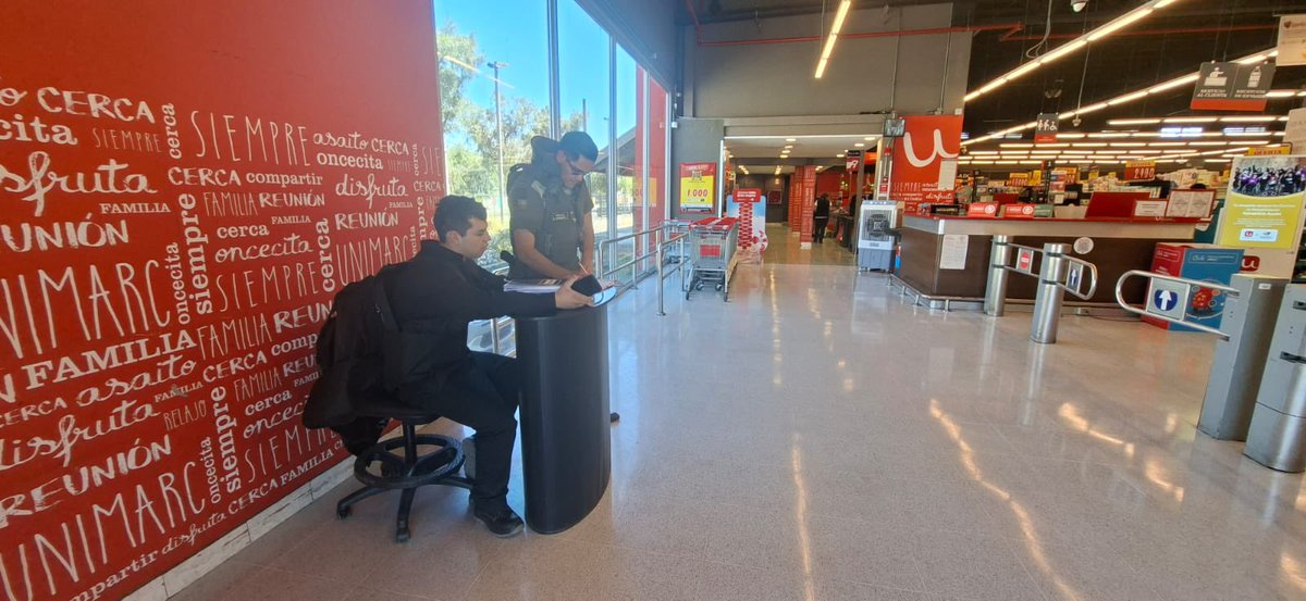 #Pudahuel: <a href="/CarabMicc/">Carab. Plan Cuadrante e Integración Comunitaria</a> de la 26ª Comisaría, realizan patrullajes preventivos en el sector de cuidad de los valles con la finalidad de aumentar la percepción de seguridad a la comuna. 🚓🤝🚨

#LaPrevenciónEsNuestraEsencia