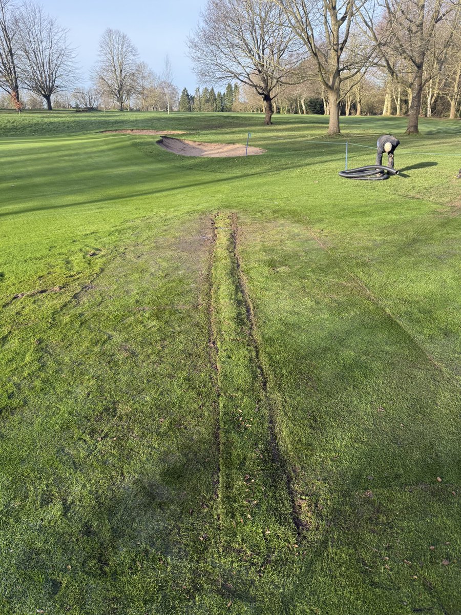 c86low's tweet image. Not the most exciting of jobs, but hopefully will help in helping surface run off to the 13th green. Installing a larger gulley pot into the low spot! #turf #drainage #golfcourse #winter