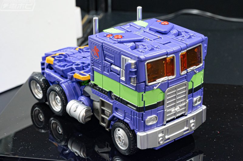 Takara Tomy T-SPARK Transformers Evangelion Prime Unit-01.

#Transformers #NeonGenesisEvangelion #TakaraTomy