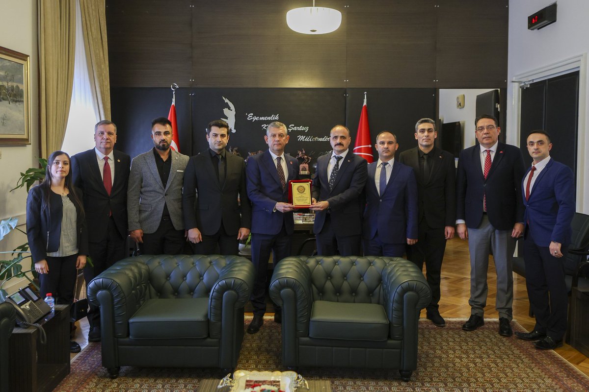 Genel Başkan Yardımcımız Yankı Bağcıoğlu ile birlikte Atanamayan Uzmanlar Derneği’nin Genel Başkanımız Sayın <a href="/eczozgurozel/">Özgür Özel</a> ‘i ziyaretlerine eşlik ettik.