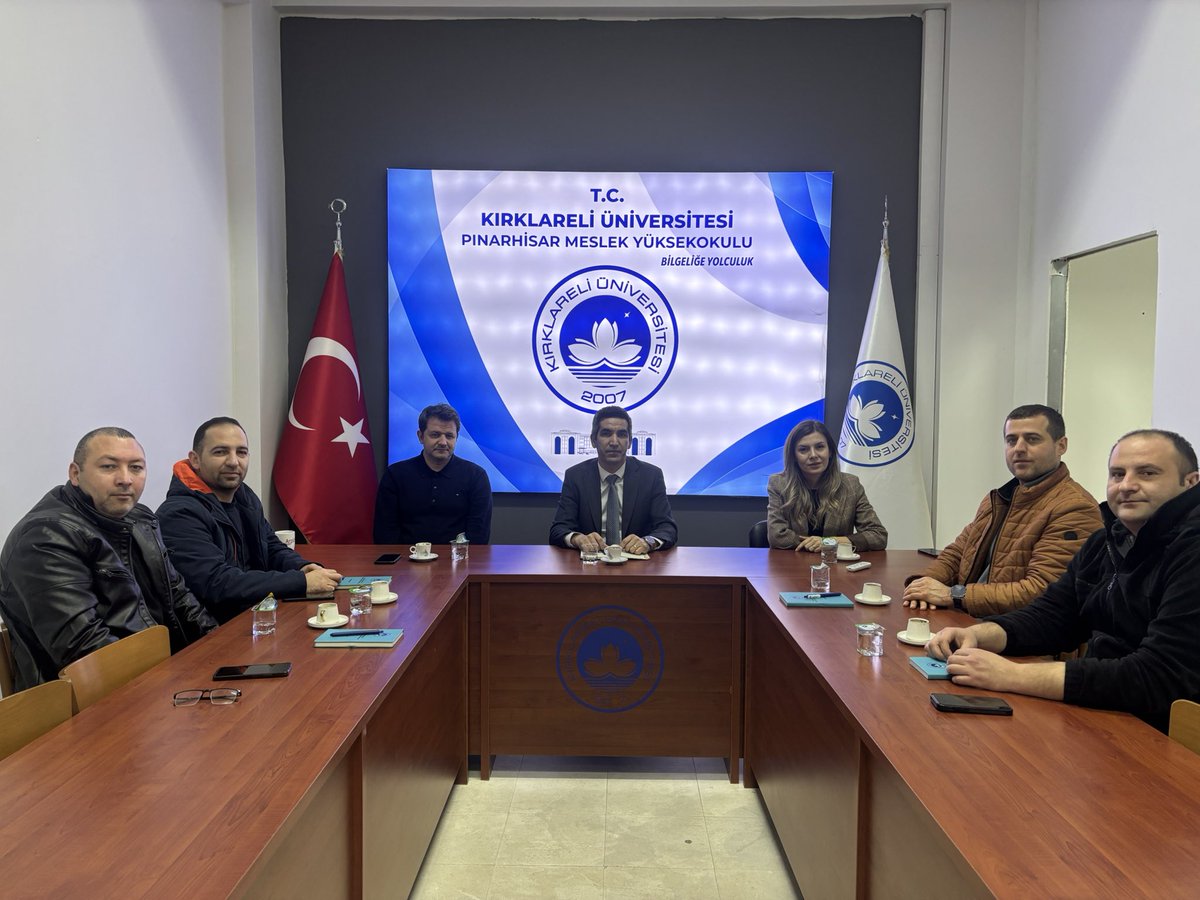 Güvenli Kampüs İçin Bir Aradayız 
 
Meslek Yüksekokulumuz bünyesinde görev yapan güvenlik personelimiz ile değerlendirme toplantısı gerçekleştirildi. 
Özverili çalışmaları ve katkıları dolayısıyla tüm güvenlik personelimize teşekkür eder, görevlerinde başarılar dileriz