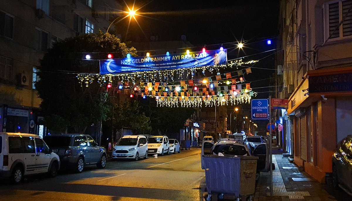 Yarın Ramazan Ayının 1. Günü olması münasebetiyle Ramazan Ayı tüm İslam alemine mübarek olsun.. 

Bu sene daha büyük bir toplumsal bilinç ve daha büyük bir coşkuyla gelen Ramazan Ayının Ümmetimizin uyanışına ve dirilişine vesile olmasını yüce Rabbimizden temenni ediyorum. 

Biz