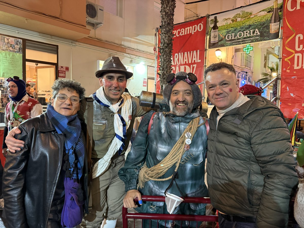 Gaditaneando me encuentro a <a href="/gagodecadi/">🏳️‍🌈Ángel Gago 🏳️‍🌈✊🏻🇵🇸✊🏻</a> 

Uno de los autores más comprometidos y cañeros

¡Salud y carnaval!
