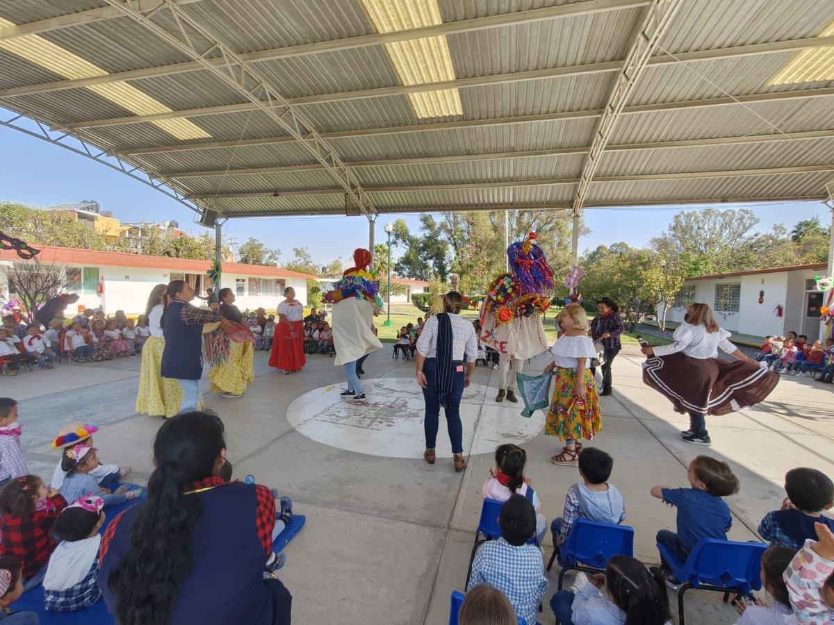 🎭 En el Centro de Atención Infantil Alfredo Zalce se vivió un Martes de Carnaval lleno de alegría y color 🥳.
Niñas, niños y personal disfrutaron actividades que impulsaron la creatividad, la convivencia y el trabajo en equipo, fortaleciendo espacios de expresión e inclusión.