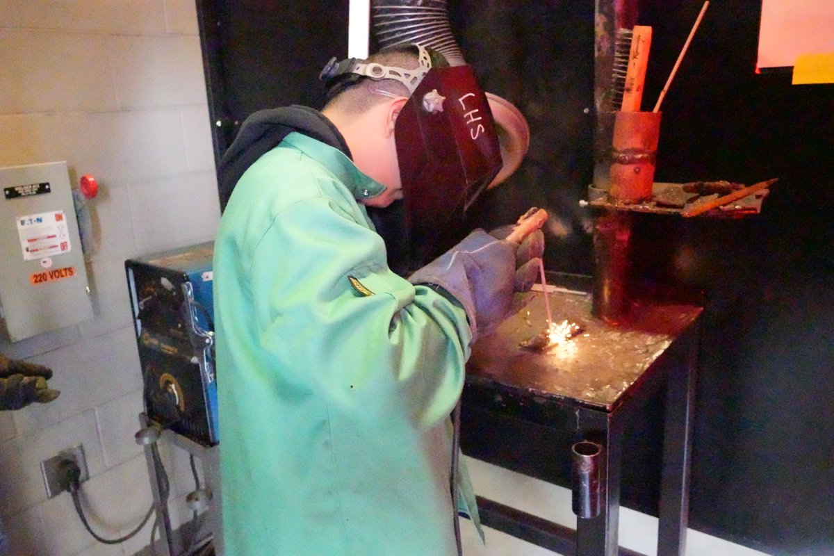 LockhartISD's tweet image. CTE Month Spotlight: Agricultural Tech &amp;amp; Mechanical Systems 🌾🔧

Our Lions are suited up, welding sparks fly, and hands-on learning is in full swing! Thanks to Ms. Lowden &amp;amp; LHS CTE for helping #UnLockPotential! 🦁✨

#LISDWeAreHere #LockedOnExcellence #UnLockingPotential