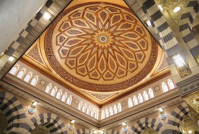 0WSlI's tweet photo. ما تحسون القبة الجديدة في الحرم المكي مستوحاة من قبب الحرم النبوي ؟ https://t.co/6Ig3q75ano