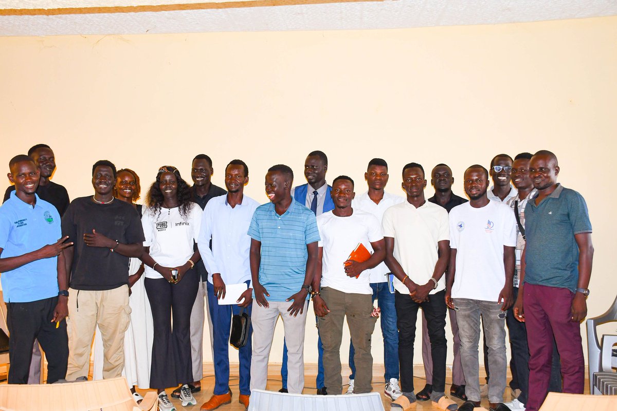 ThomasObote1's tweet photo. Last week, I facilitated a session on Cybersecurity &amp; Online Safety for media students during the Fact-Checking Training at Starford International University – Juba.

@AFRICTIVISTES @theclaritydesk
@efoundationss

#CyberSecurity #OnlineSafety #FactChecking #SouthSudan https://t.co/oS9dHvHlKc