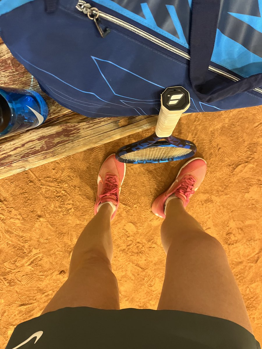 Sararunning's tweet image. Mi mancava indossare la mia gonnellina…e da preludio  alla stagione  outdoor che inizierà tra un po’ e poi fa anche più tennista🌺🎾 #tennislover #passion
