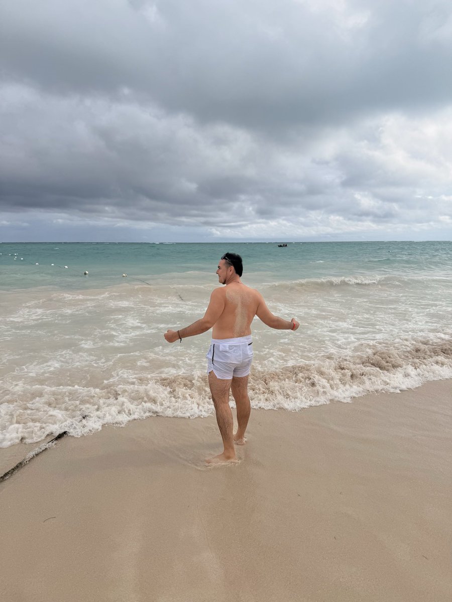 WILMOAR's tweet photo. #RepublicaDominicana 🎂🙏🏻🍷👌🏻 #MyBirthday https://t.co/hver1BzfQT