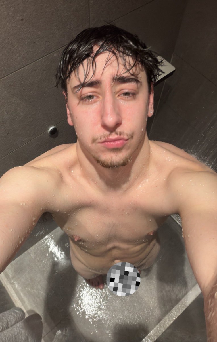 enzo_savage_'s tweet photo. Rt stv me rejoindre dans la douche, je tire au sors 5 personnes pour un cadeau dans les rt 😈
https://t.co/7GO0lpyuPm https://t.co/xIEMnfJUYL