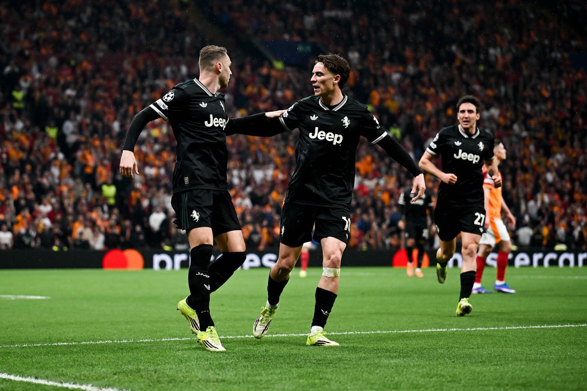#GalatasarayJuve
Non basta il primo tempo di #koopmeiners in versione #Nedved.
La #Juve di #Spalletti torna dalla Turchia umiliata dal #Galatasaray in una disfatta che per molti tratti ricorda quella subita in Olanda contro il #Psv di #Motta lo scorso anno.