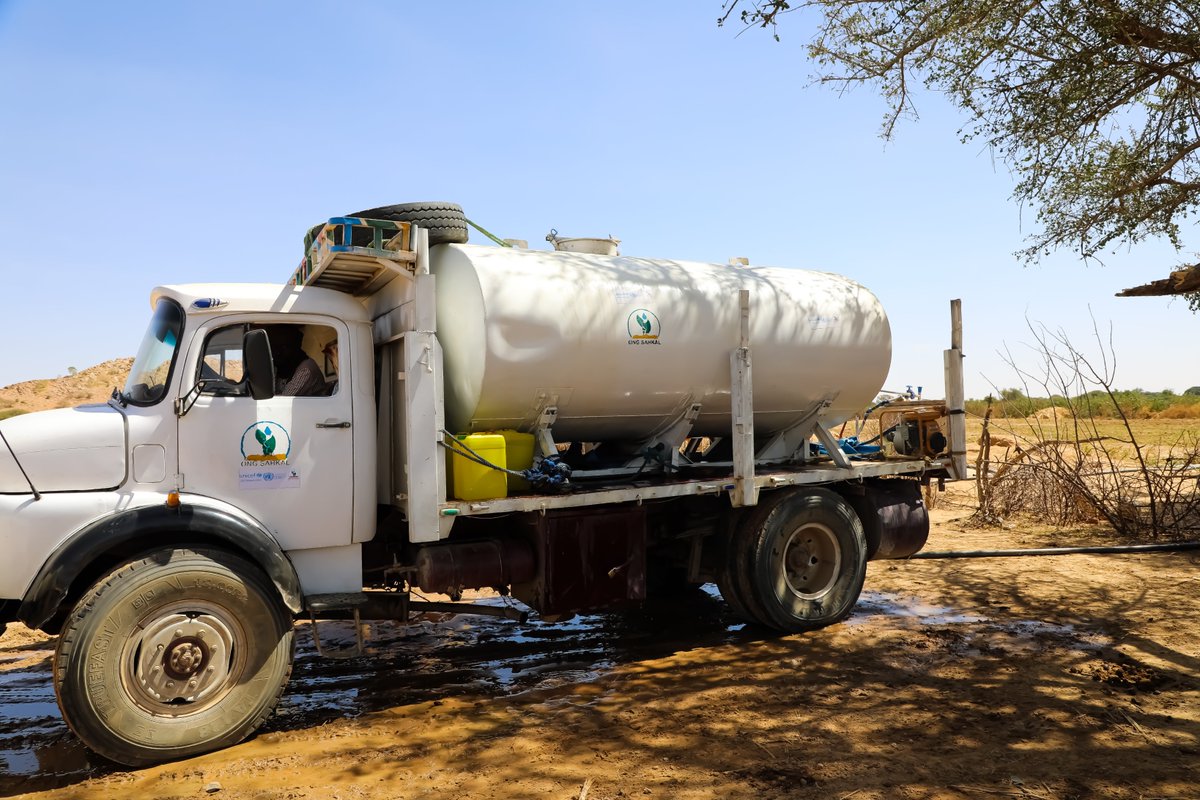 UNICEFChad's tweet photo. A rapid lifeline when it is needed most.

Every day, @UNICEF and its partners are on the ground providing safe drinking #water to about 26,000 Sudanese #refugees settled in Marassabré, eastern Chad.

This support is made possible thanks to funding from @UNCERF.
#Sudan #children https://t.co/rnJ6l6DTqP