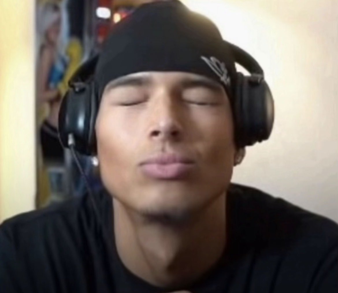 Symxphny's tweet photo. POV: you breath the same air as this individual
#dbd #compdbd #na https://t.co/6EffbISQul