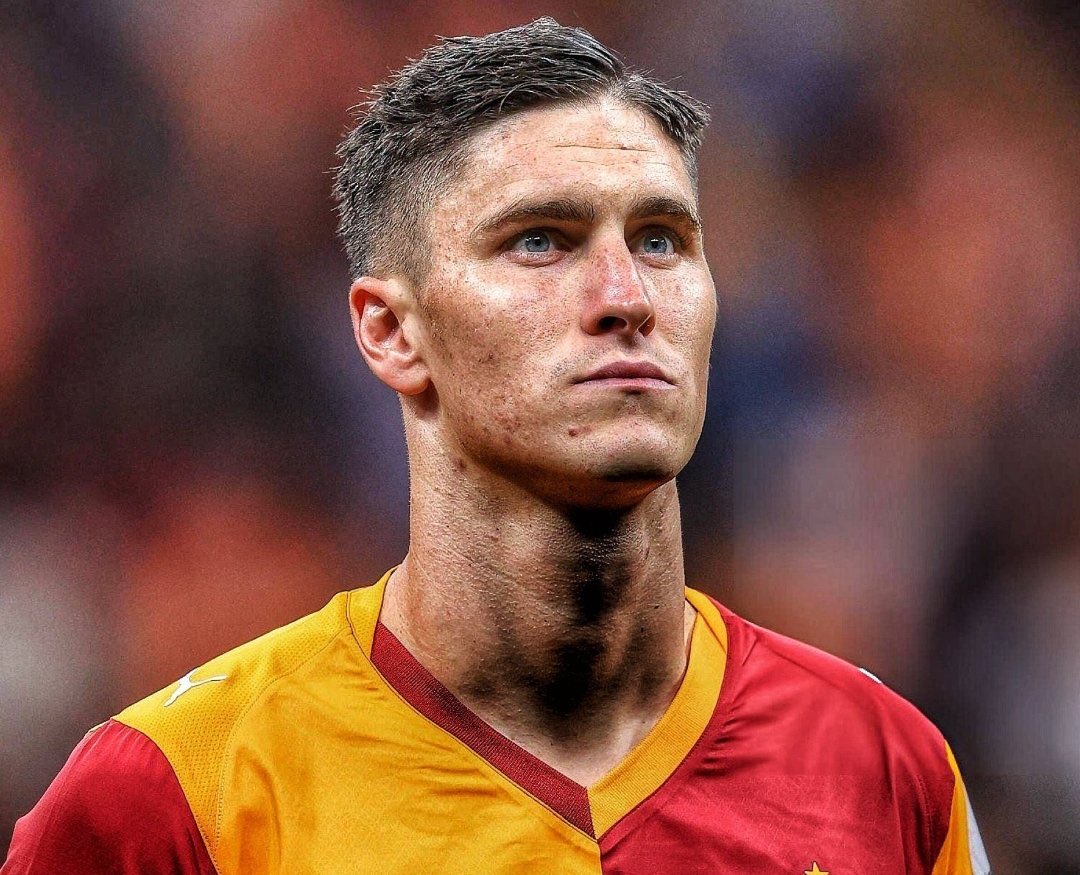 Bu adamı unutmayalım. Kenan Yıldıza sahayı dar etti, adım attırmadı adım.