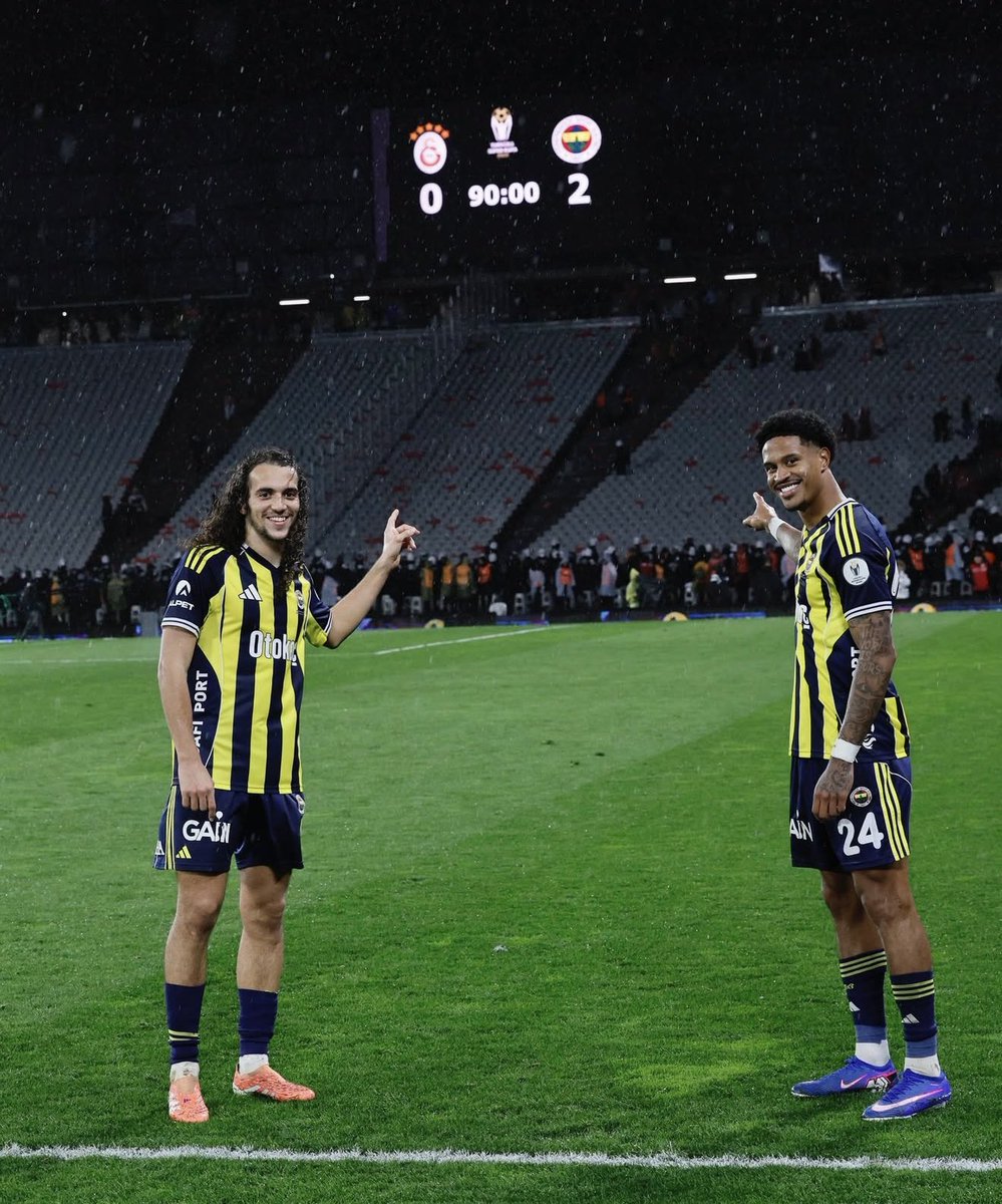 Forvetsiz oynayan 10 kişi kalmış takımı yendiler. Sanki feneri yenmiş gibi bize yazıyorlar. Ahahaha vallahi ezik bunlar. Banane awk istiyorsanız 10 tane atın bizle oynadığınız son maçın sonucu aşağıda 😂😂