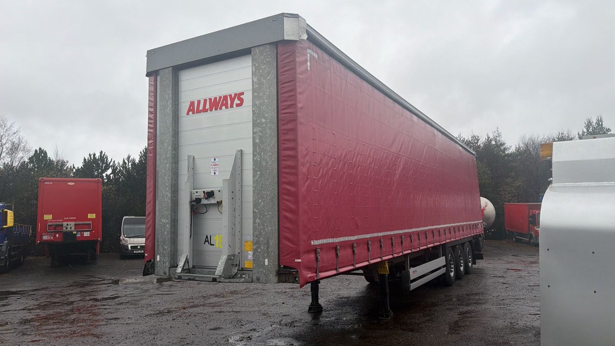 CVAAuctions's tweet photo. 🚨 Fresh into Livingston 🚨 

2022 SCHMITZ Curtainside Trailer 🚛 

✔️ Direct company unit

📆 Heading for Auction Tuesday 24th February 
🕤️ 9.30am Start online only!
https://t.co/CjukoblMmu 
#trailer #schmits #auction #curtainside #livinston https://t.co/fKcEKdyNKn